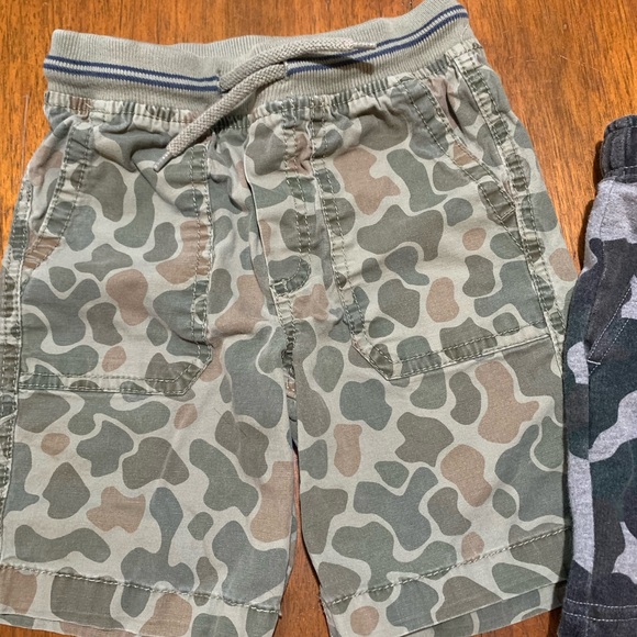 OshKosh and Cat and Jack Boys Camo Shorts Size 4 - Picture 2 of 7